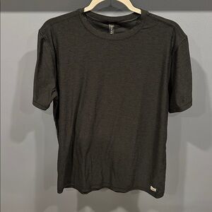 Vuori Strato Tech Tee Size Medium